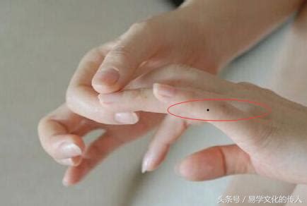 右手食指第一关节有痣代表什么意思_右手食指第一关节有痣代表什么意义,第12张