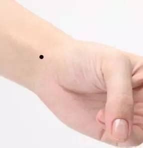 女人左手腕上有痣寓意是什么_女人左手腕上有痣好不好,第6张 女人左手腕上有痣寓意是什么_女人左手腕上有痣好不好,第6张